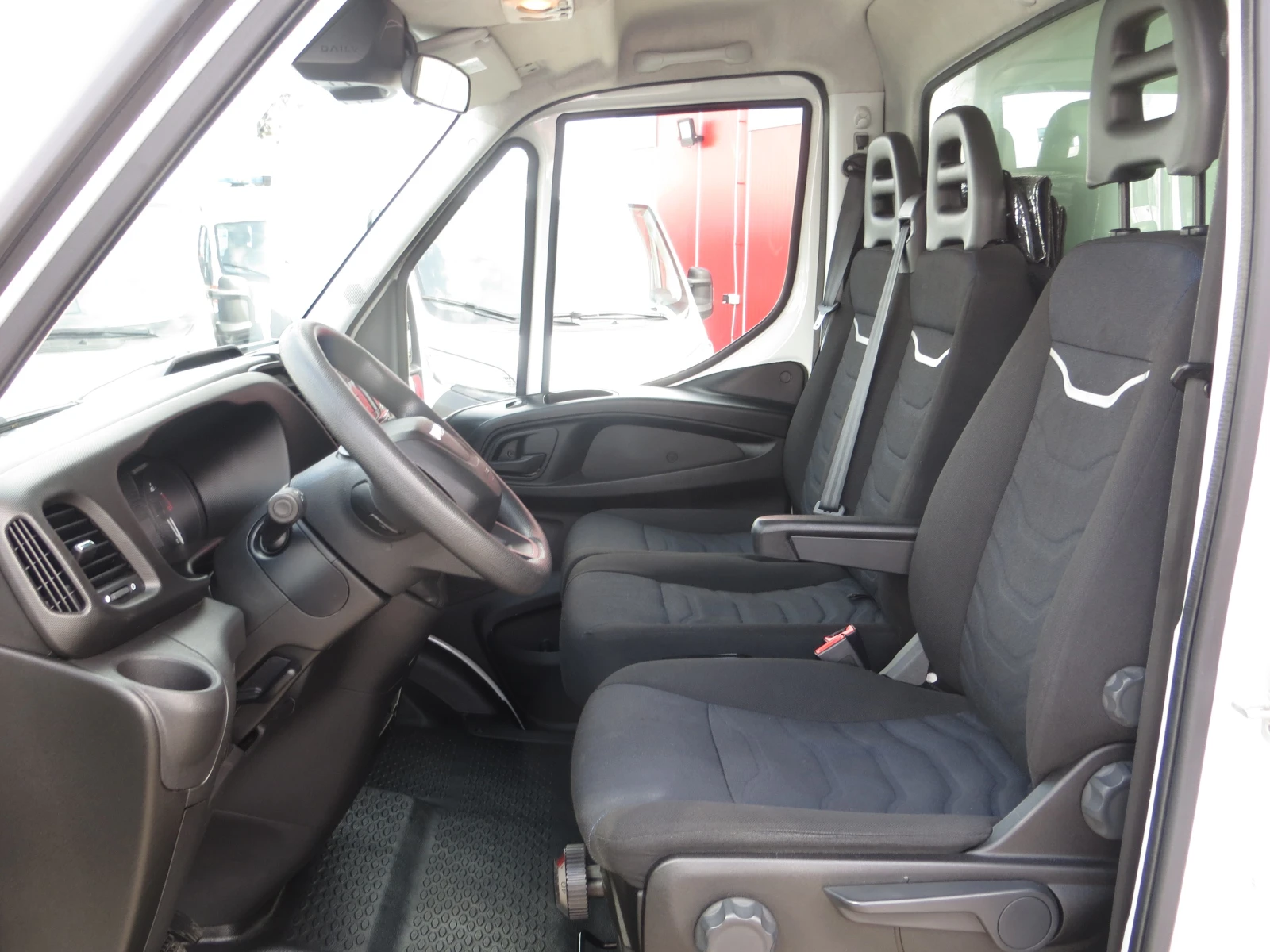 Iveco Daily 35C16 3, 0 ФУРГОН С ПАДАЩ БОРД - изображение 7