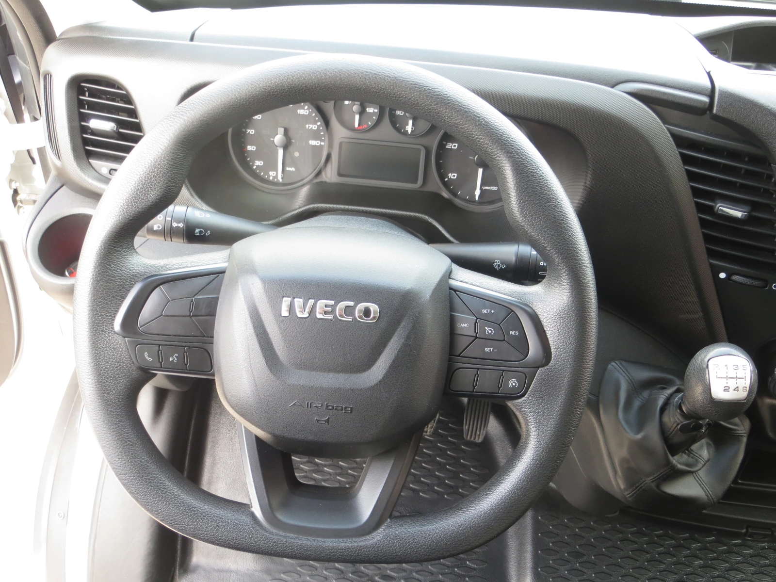 Iveco Daily 35C16 3, 0 ФУРГОН С ПАДАЩ БОРД - изображение 8