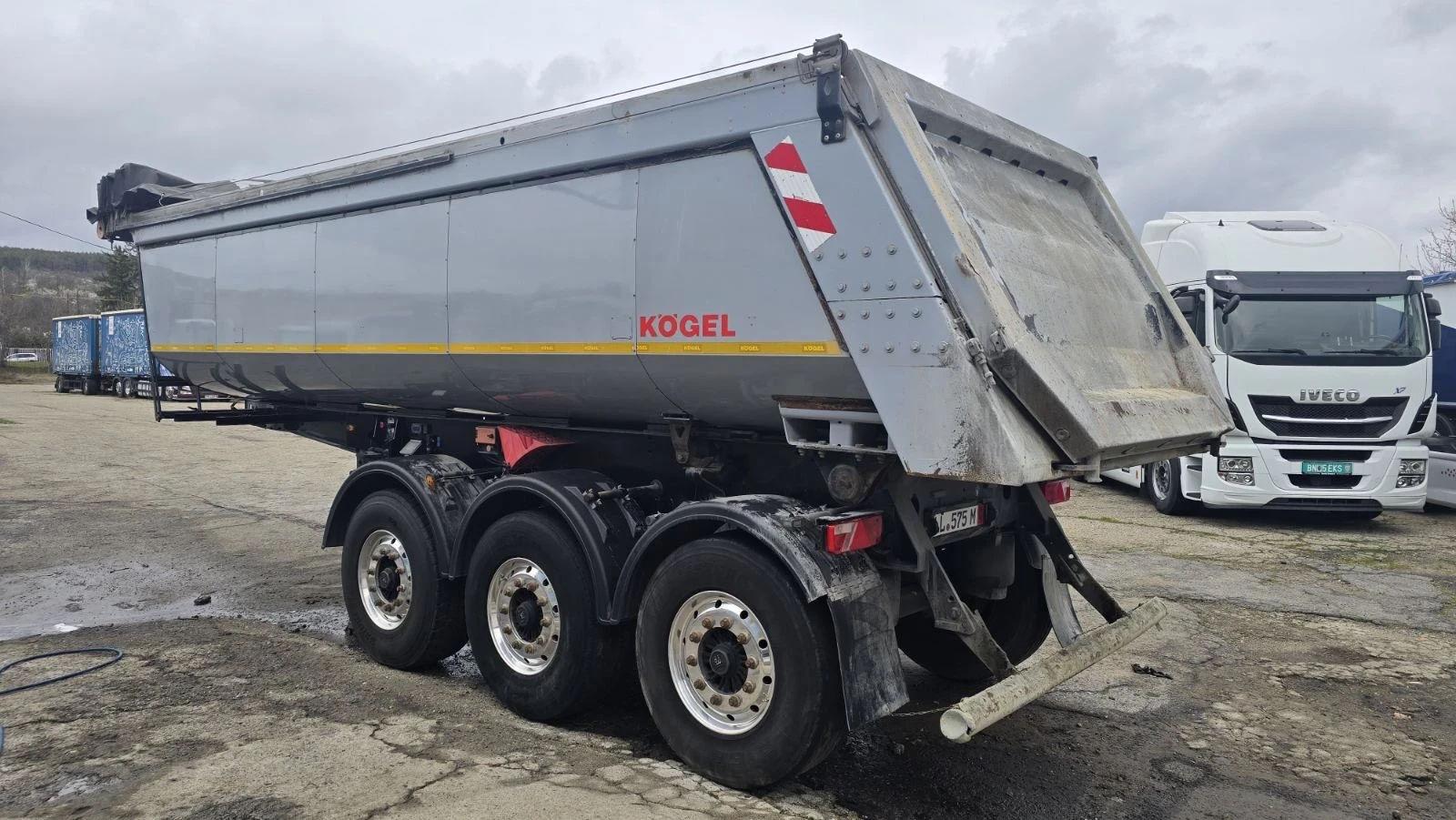 Полуремарке Koegel 26 куб. / термоизолирана, снимка 4 - Ремаркета - 54019210