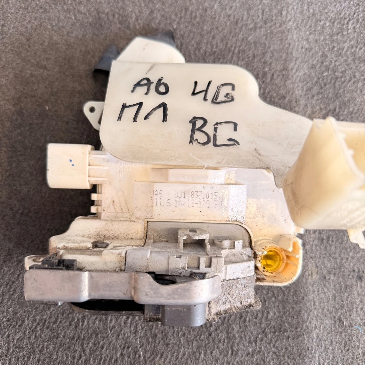 Брава за предна лява врата за Audi A6 4G 8J1837015C-1621