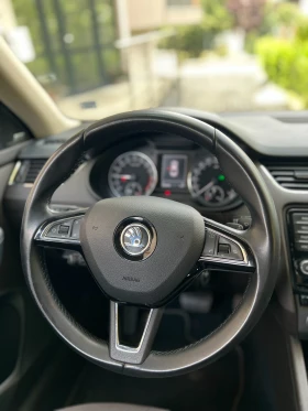 Skoda Octavia 2.0-TDI Laurin&Klement / История/Дистроник/Памет, снимка 9
