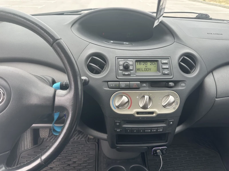 Toyota Yaris УНИКАТ!!, снимка 9 - Автомобили и джипове - 52420572