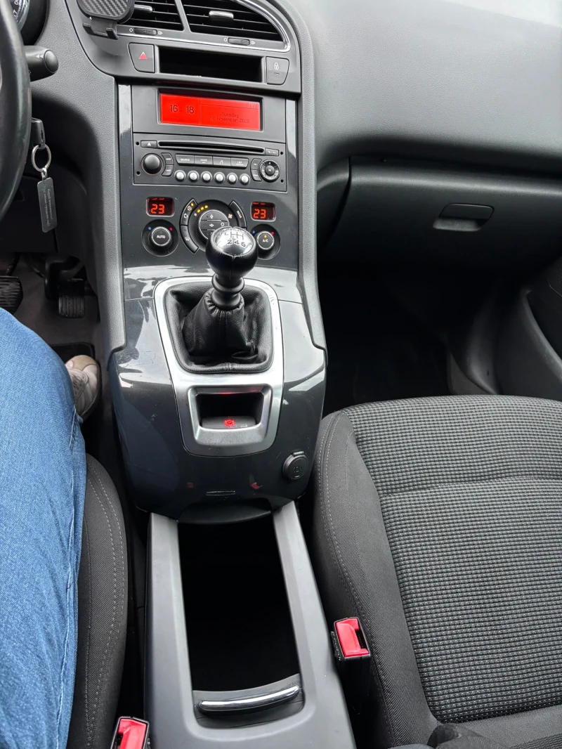 Peugeot 5008 1.6 HDi, снимка 8 - Автомобили и джипове - 52568133