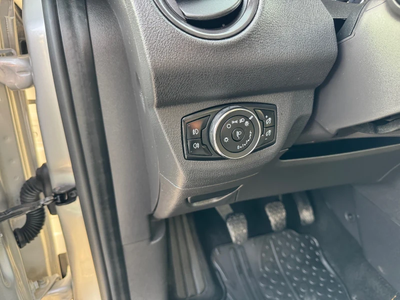 Ford Courier 1.0 TITANIUM 99.000km, снимка 13 - Автомобили и джипове - 52806057