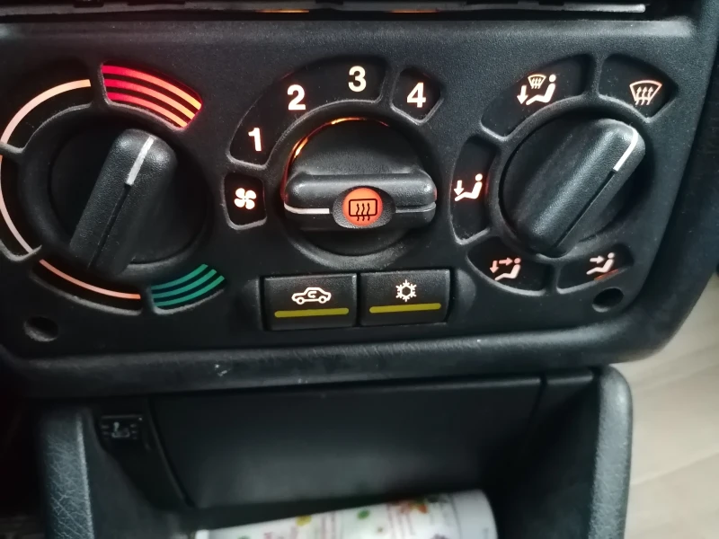 Opel Astra 1.8 16V Газ Клима , снимка 4 - Автомобили и джипове - 53036051