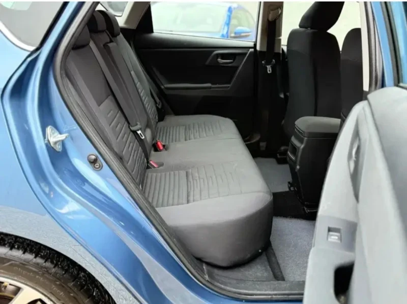 Toyota Auris 1.4 D4D, снимка 8 - Автомобили и джипове - 53394941