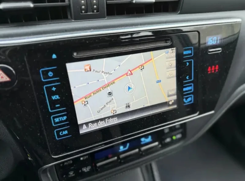 Toyota Auris 1.4 D4D, снимка 11 - Автомобили и джипове - 53394941