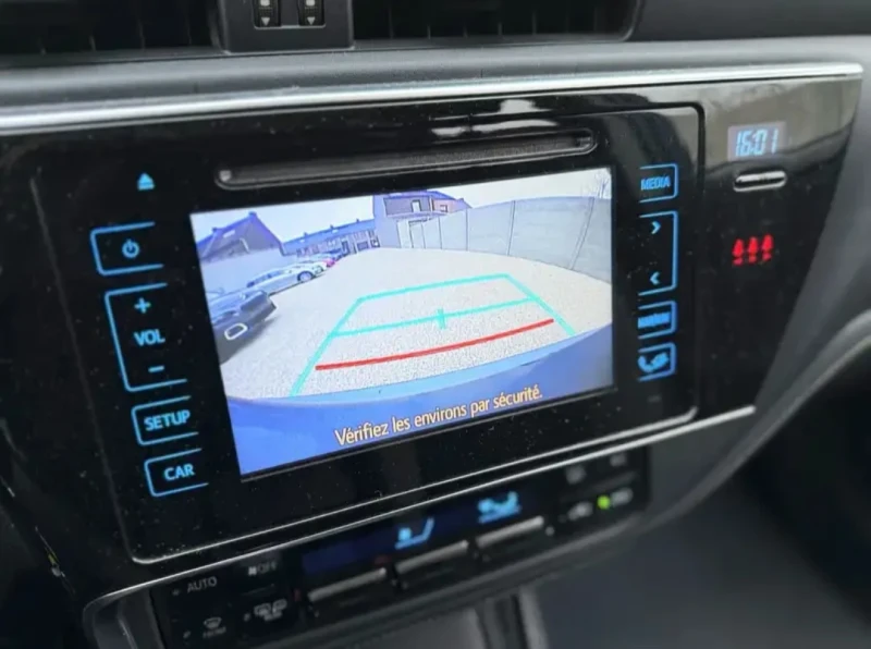 Toyota Auris 1.4 D4D, снимка 12 - Автомобили и джипове - 53394941