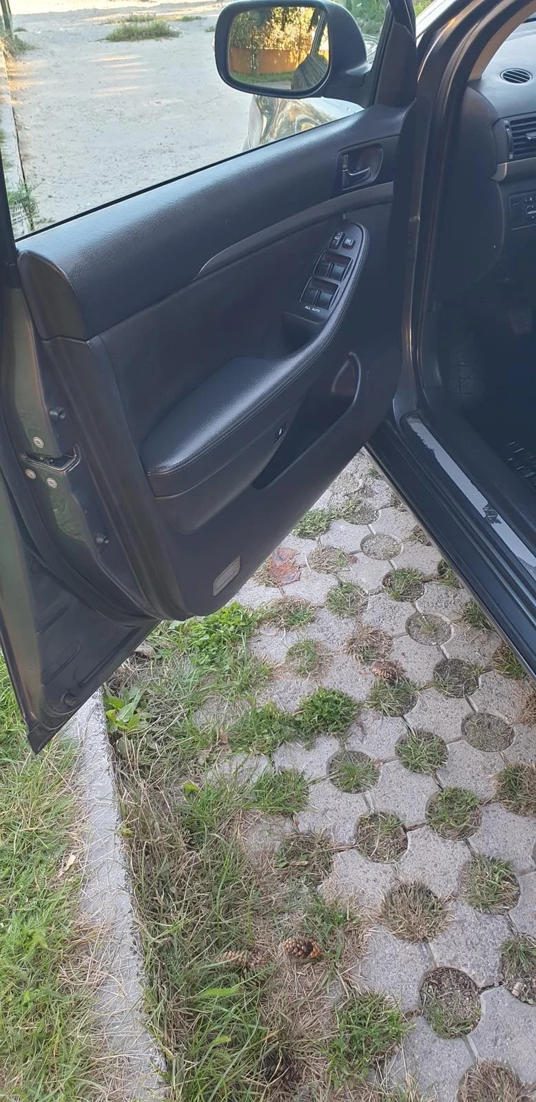 Toyota Avensis, снимка 12 - Автомобили и джипове - 52554882