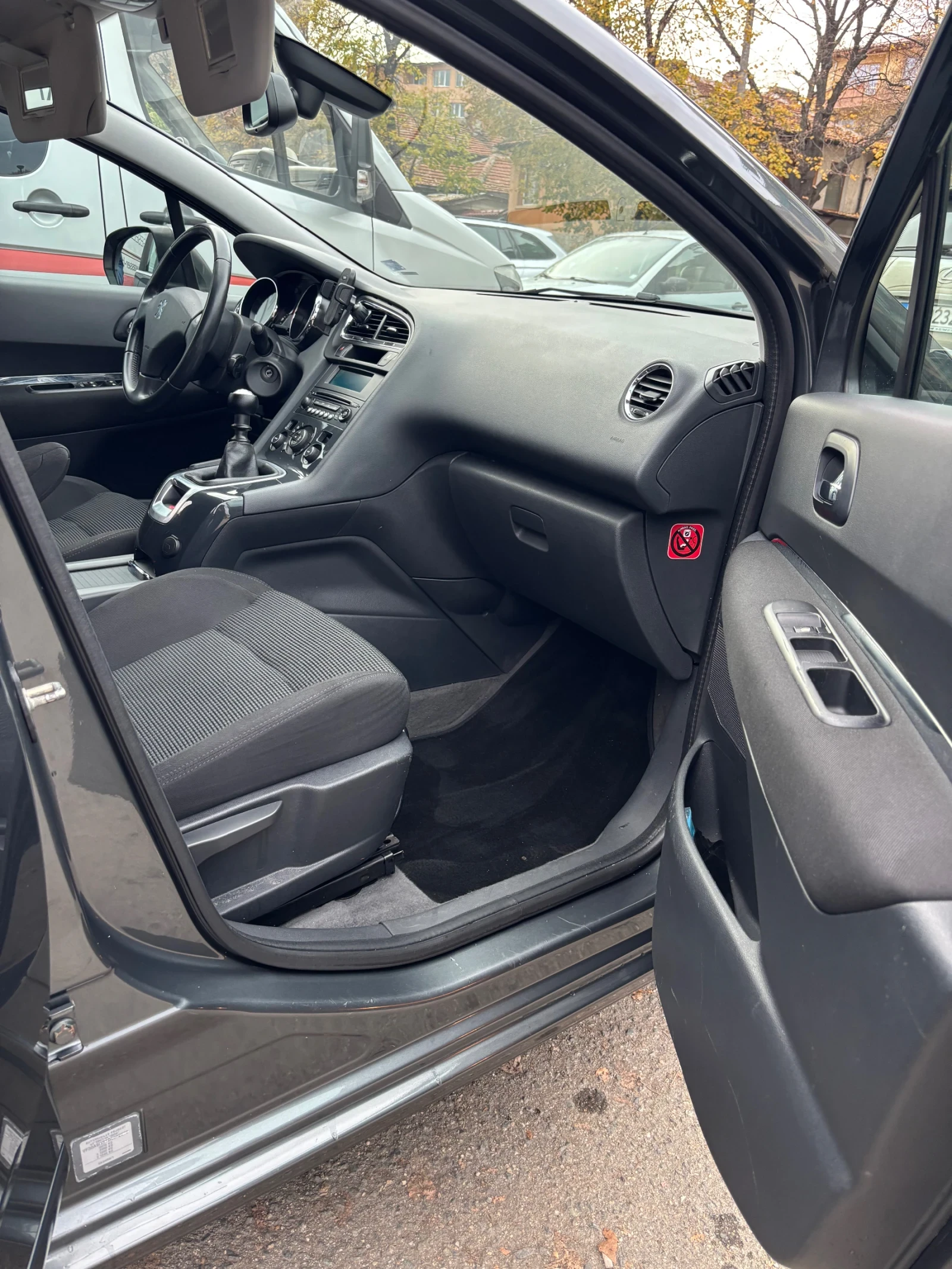 Peugeot 5008 1.6 HDi - изображение 9