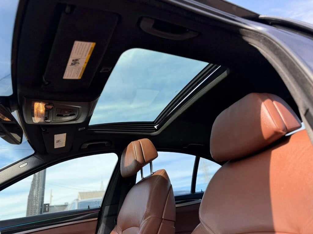 BMW 535 xDrive* M PACK* СЛЕДЕНЕ НА ЛЕНТИ* PANORAMA, снимка 9 - Автомобили и джипове - 53845375