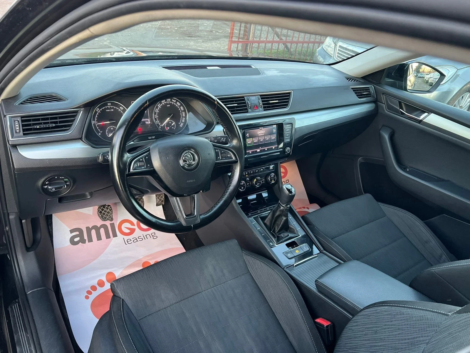 Skoda Superb 2.0TDI /150кс/НАПЪЛНО ОБСЛУЖЕН, снимка 9 - Автомобили и джипове - 54077218