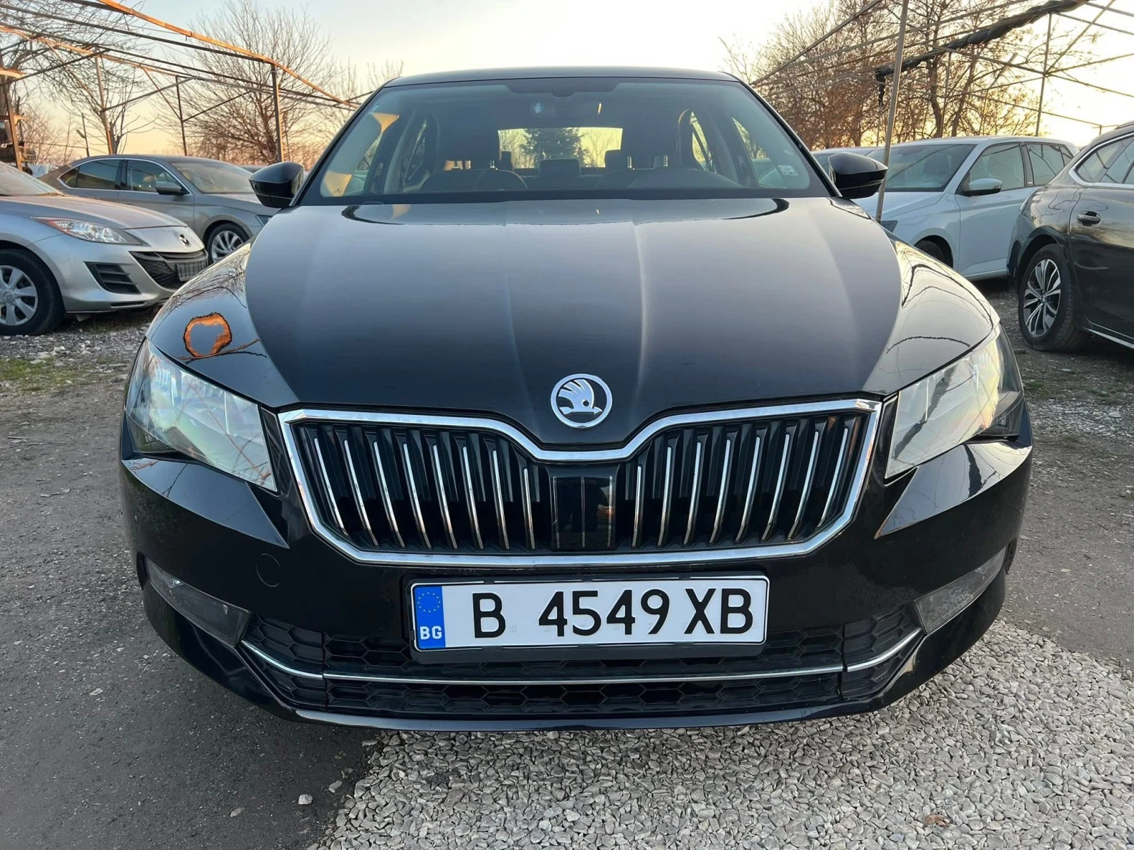 Skoda Superb 2.0TDI /150кс/НАПЪЛНО ОБСЛУЖЕН, снимка 2 - Автомобили и джипове - 54077218