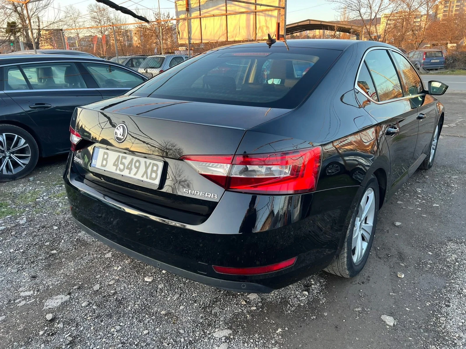 Skoda Superb 2.0TDI /150кс/НАПЪЛНО ОБСЛУЖЕН, снимка 4 - Автомобили и джипове - 54077218