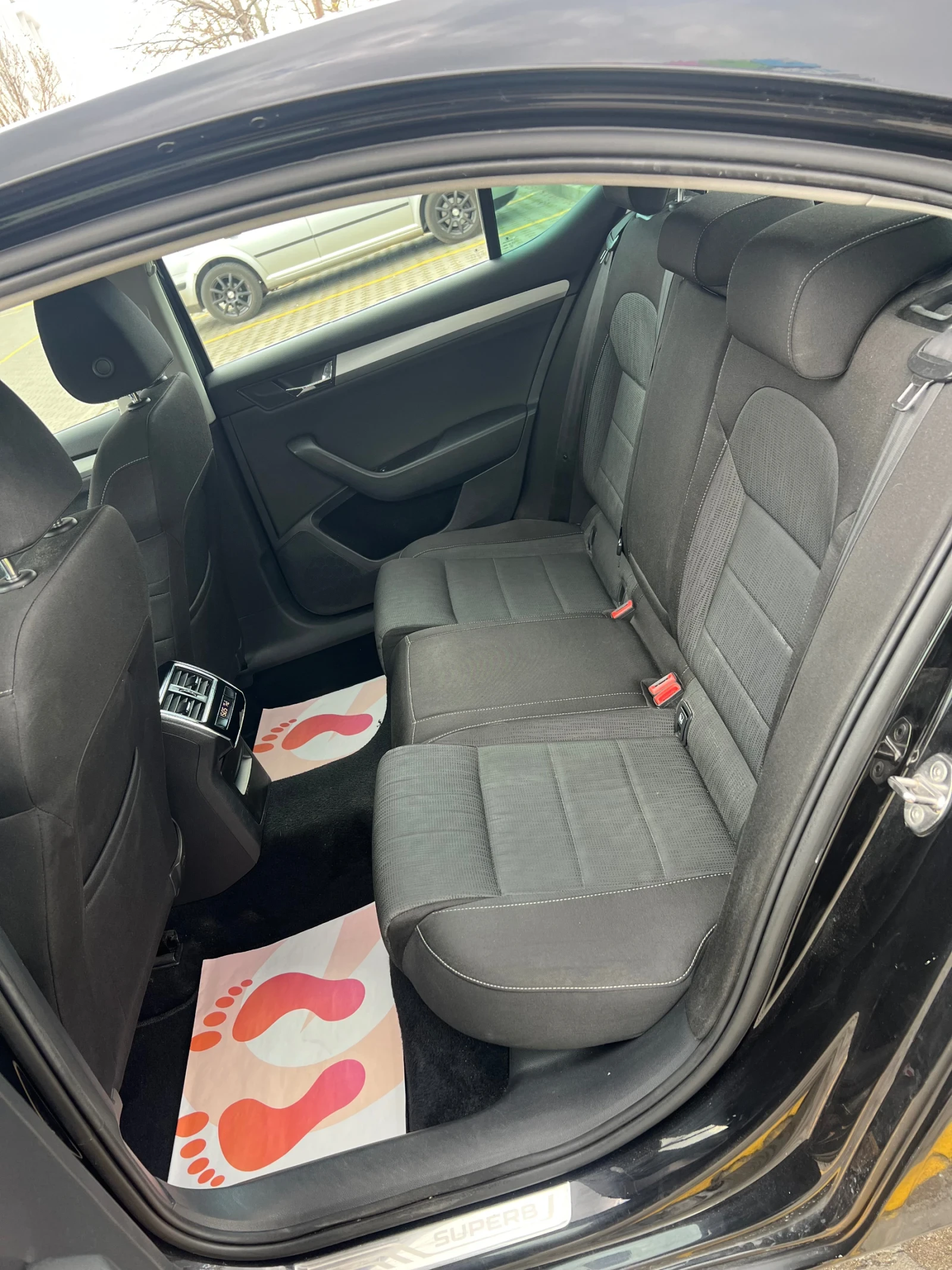 Skoda Superb 2.0TDI /150кс/НАПЪЛНО ОБСЛУЖЕН, снимка 15 - Автомобили и джипове - 54077218