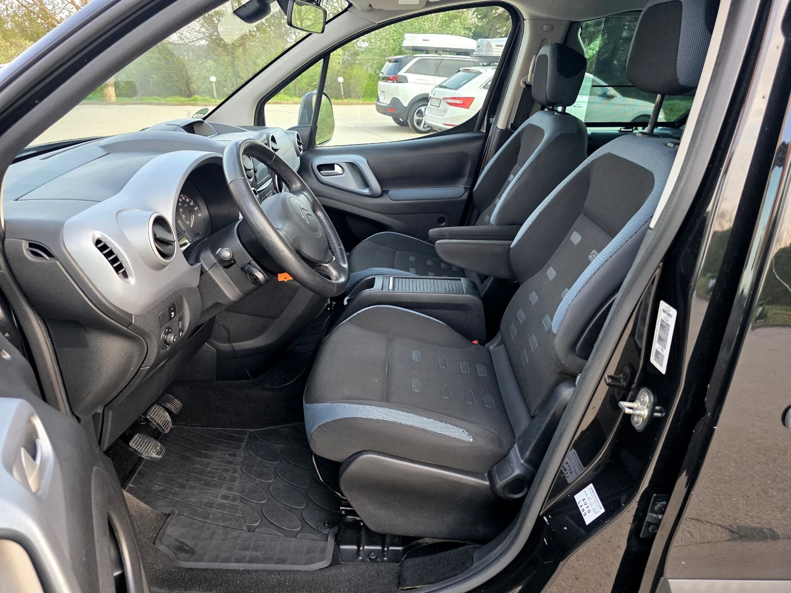 Citroen Berlingo 1.6HDi -112к.с XTR, Сервизна история. , снимка 10 - Автомобили и джипове - 54197206