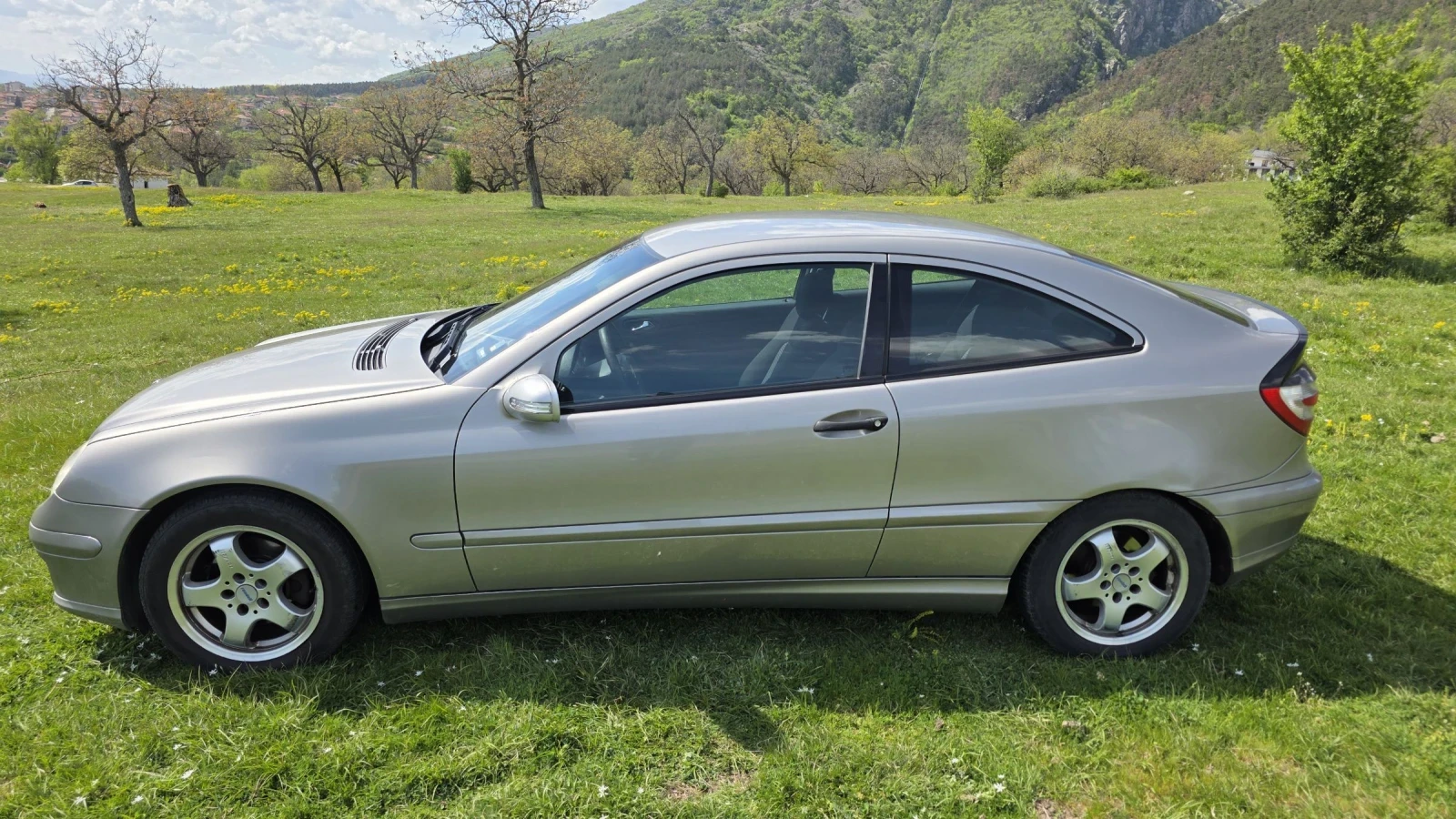 Mercedes-Benz C 180, снимка 7 - Автомобили и джипове - 54381057