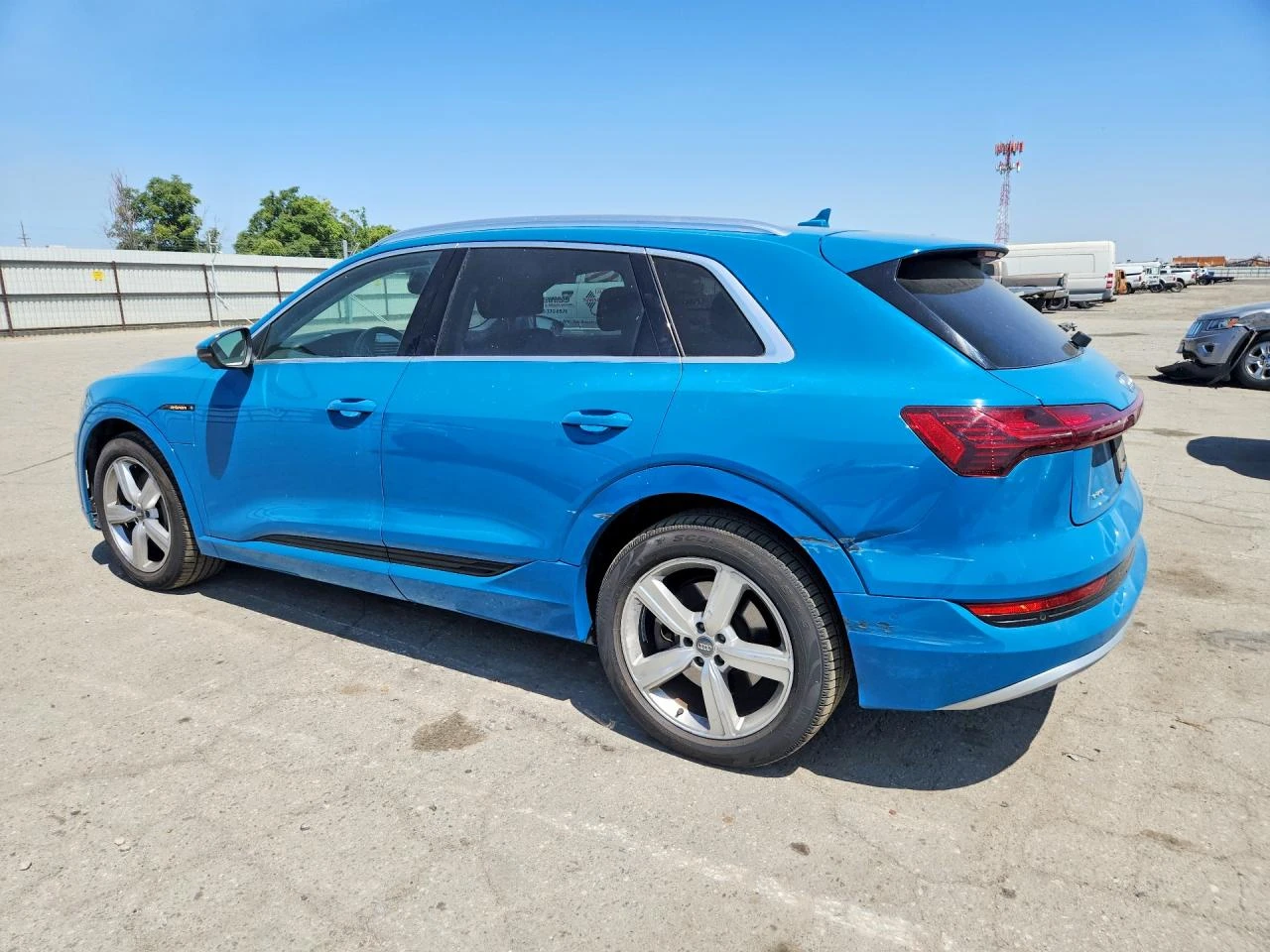 Audi E-Tron Prestige Quattro, снимка 2 - Автомобили и джипове - 54631422