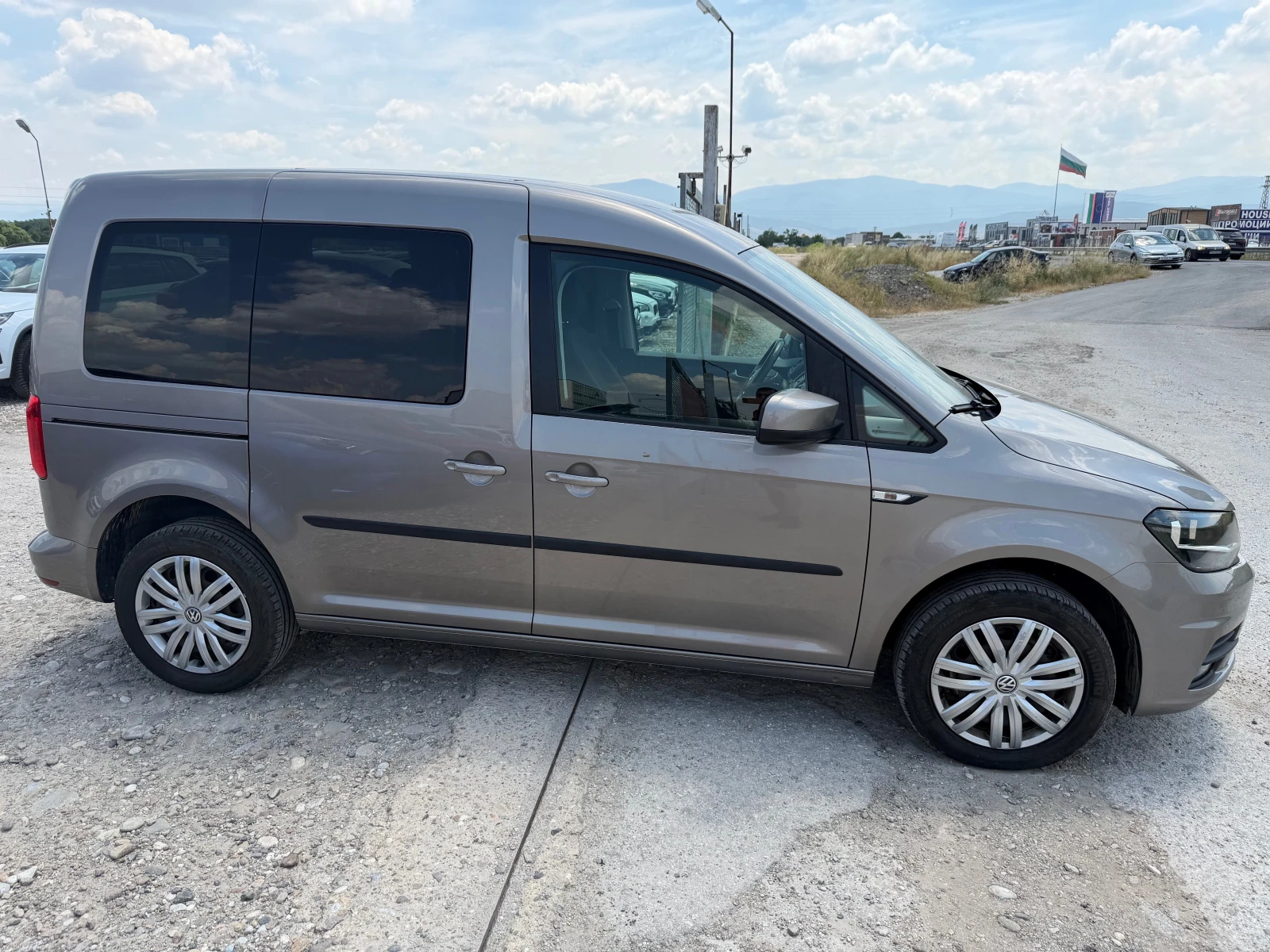 VW Caddy 2.0TDI , снимка 4 - Автомобили и джипове - 55141845