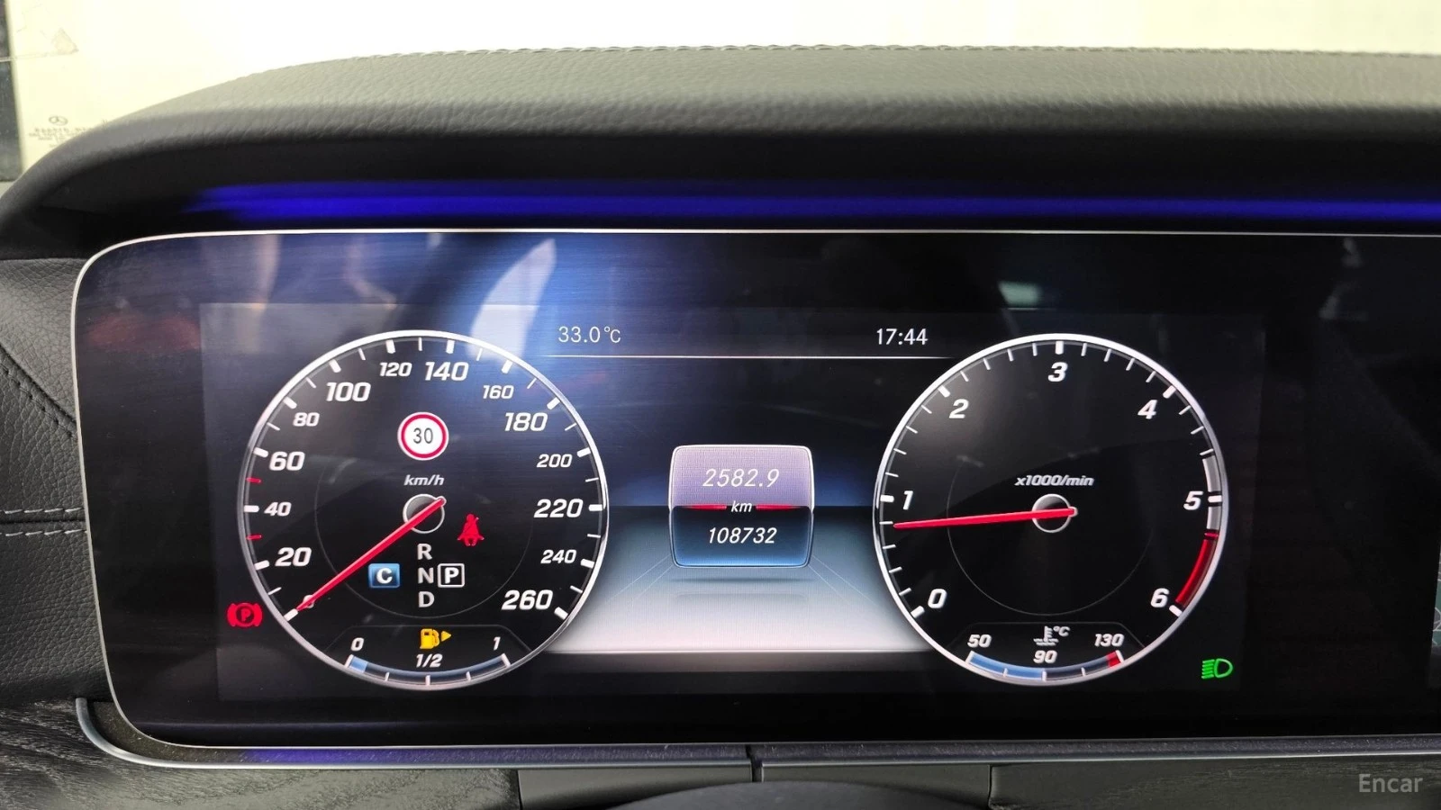 Mercedes-Benz E 220 HUD* КОЖА* НАВИ* ПАНО* АВТОКРЕДИТ, снимка 6 - Автомобили и джипове - 55679075