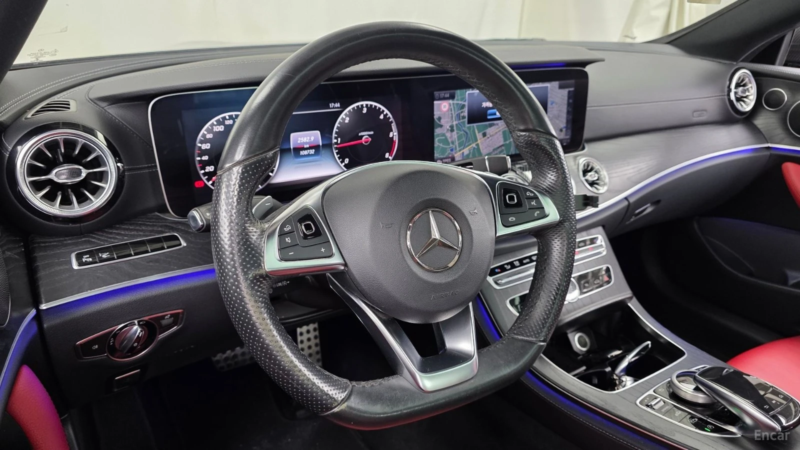 Mercedes-Benz E 220 HUD* КОЖА* НАВИ* ПАНО* АВТОКРЕДИТ, снимка 11 - Автомобили и джипове - 55679075