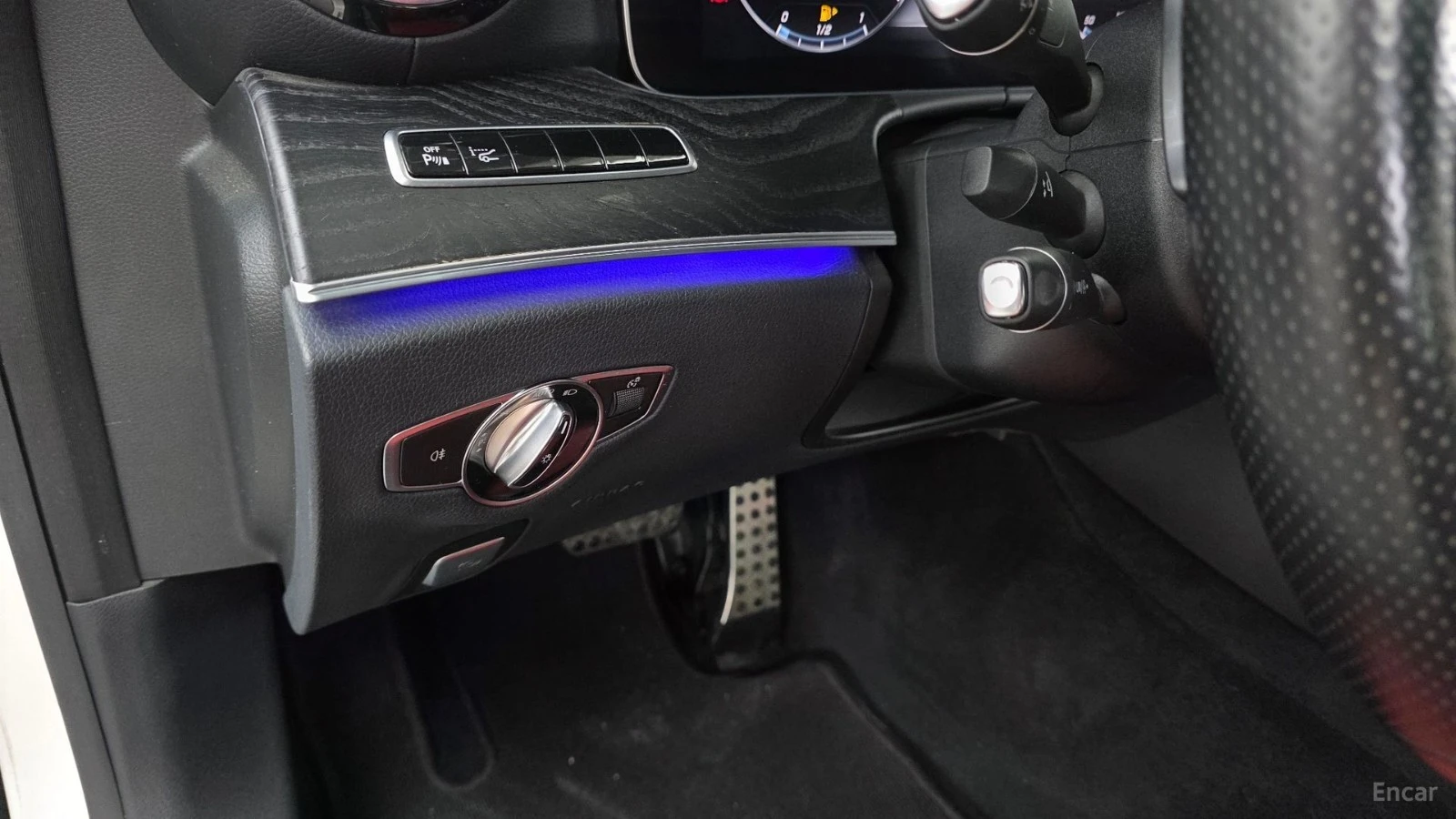 Mercedes-Benz E 220 HUD* КОЖА* НАВИ* ПАНО* АВТОКРЕДИТ, снимка 16 - Автомобили и джипове - 55679075