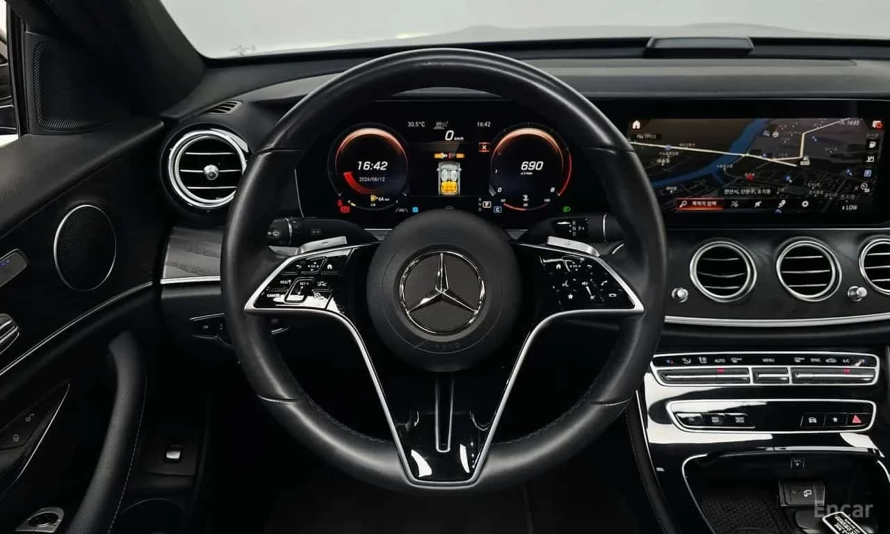 Mercedes-Benz E 250 Avantgarde| ПАНО| ОБДУХВАНЕ| 360САМ| 2 КЛЮЧА| , снимка 14 - Автомобили и джипове - 56169006