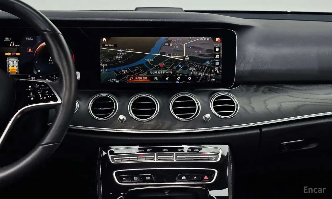 Mercedes-Benz E 250 Avantgarde| ПАНО| ОБДУХВАНЕ| 360САМ| 2 КЛЮЧА| , снимка 13 - Автомобили и джипове - 56169006