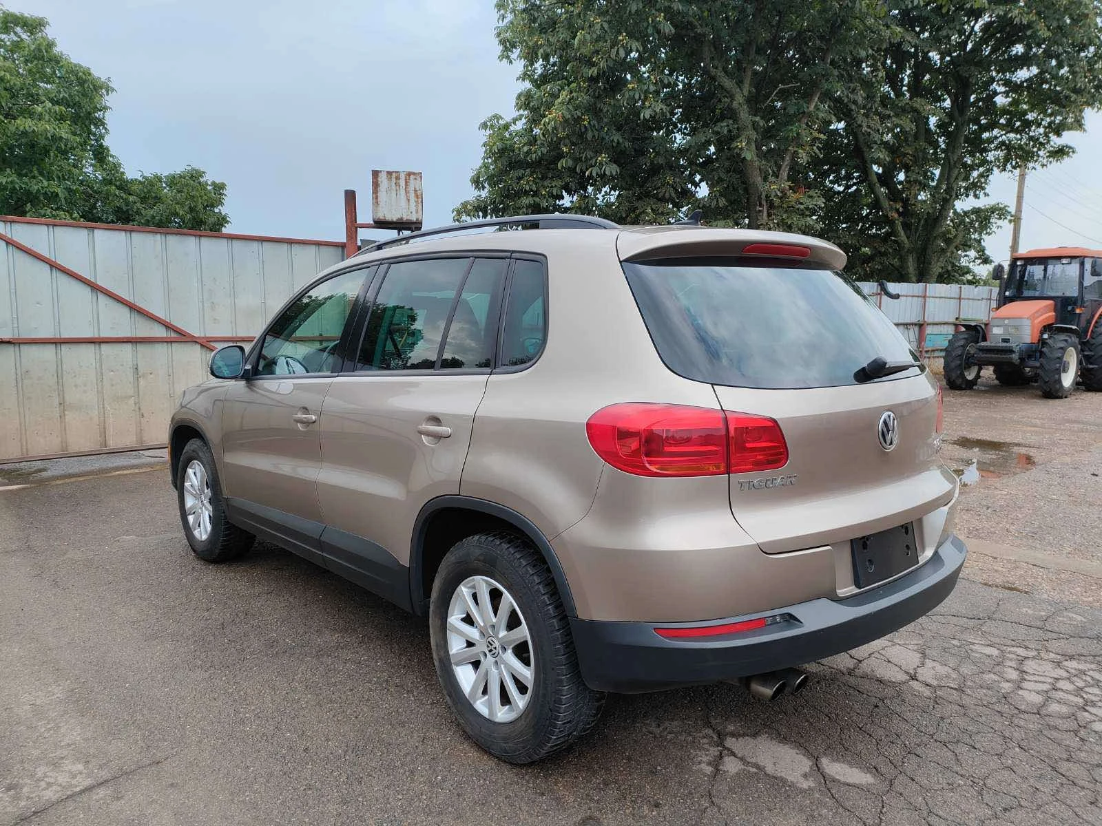 VW Tiguan 2.0 AVTOMAT FUL - изображение 4