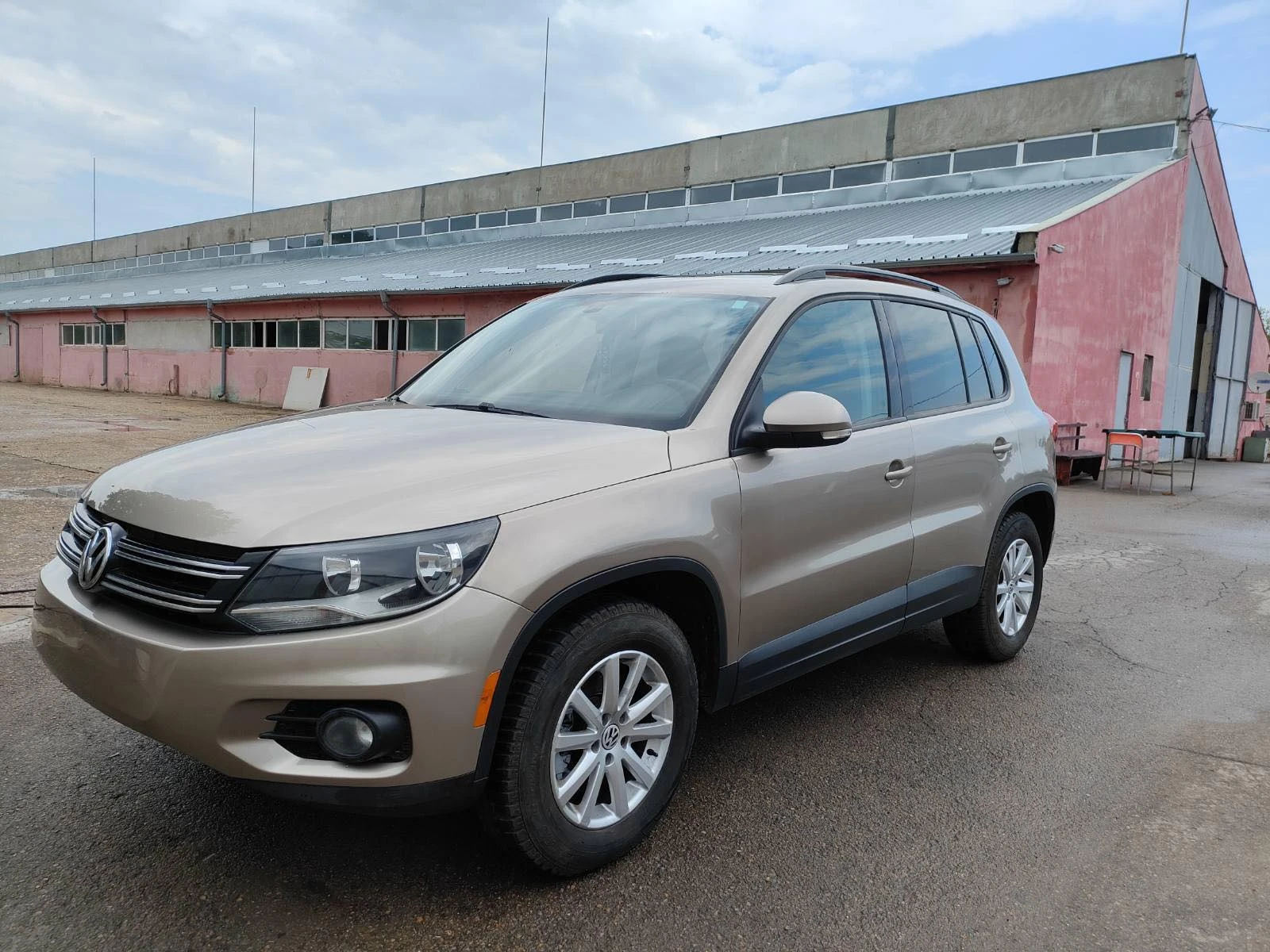 VW Tiguan 2.0 AVTOMAT FUL - изображение 2