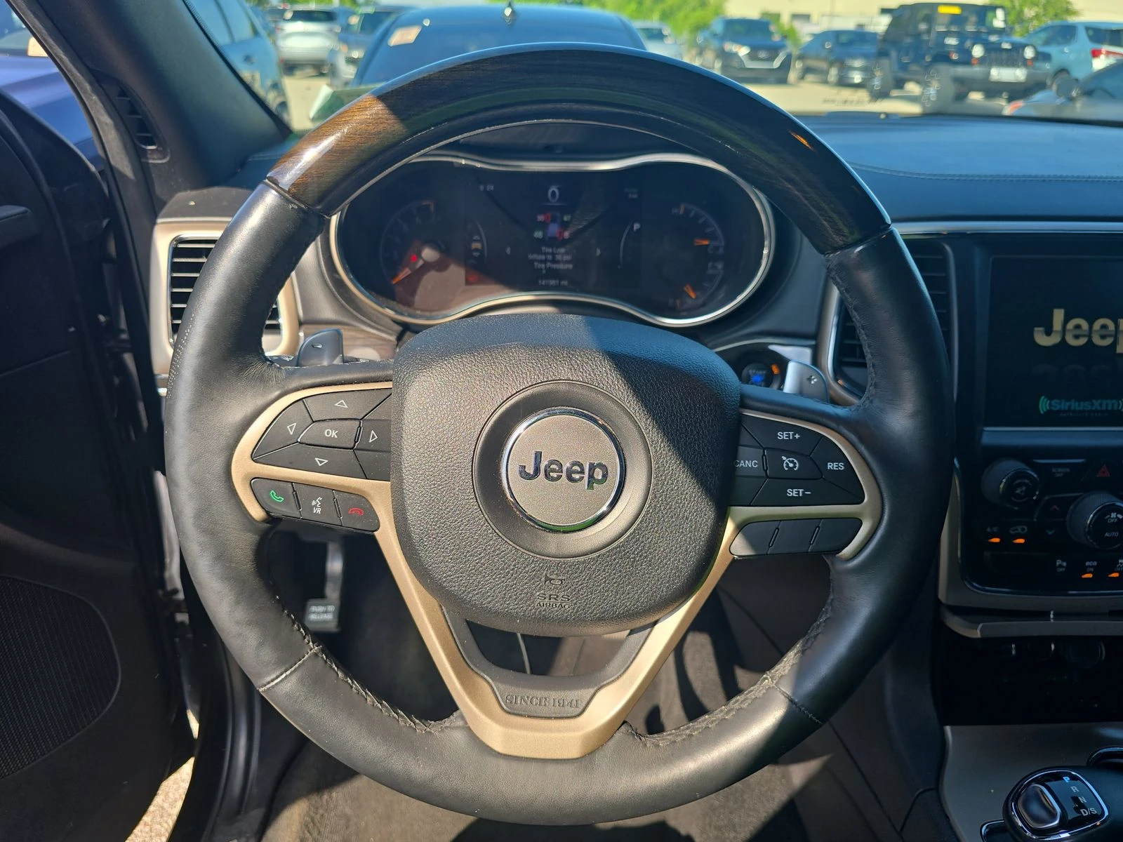 Jeep Grand cherokee OVERLAND* 3.6* V6* 8ZF* ПОДГРЕВ* КАМЕРА* КЕЙЛЕС* L - изображение 8