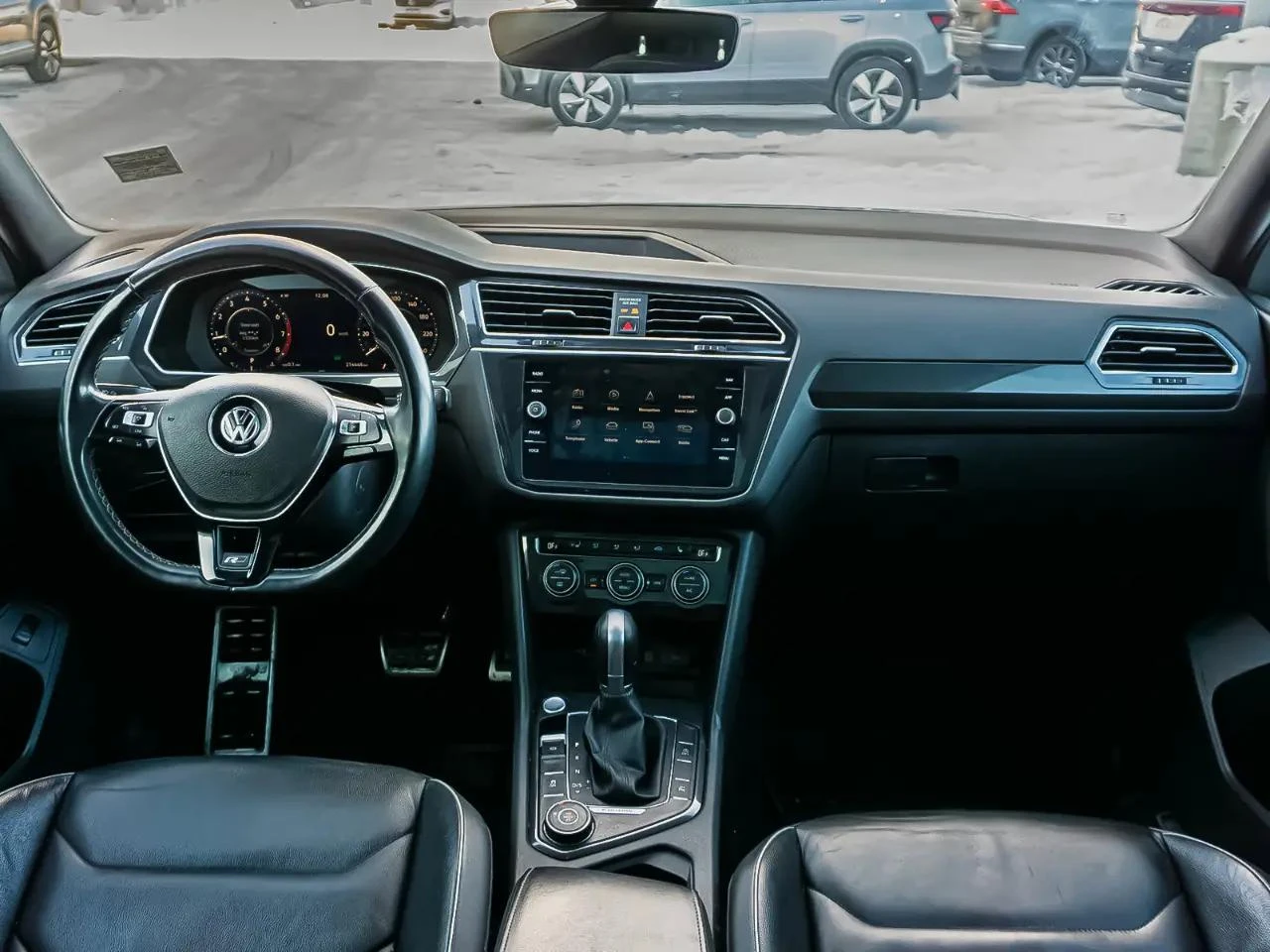 VW Tiguan Highline* R-line* 4motion* Пано* Подгреви* 360 - изображение 6