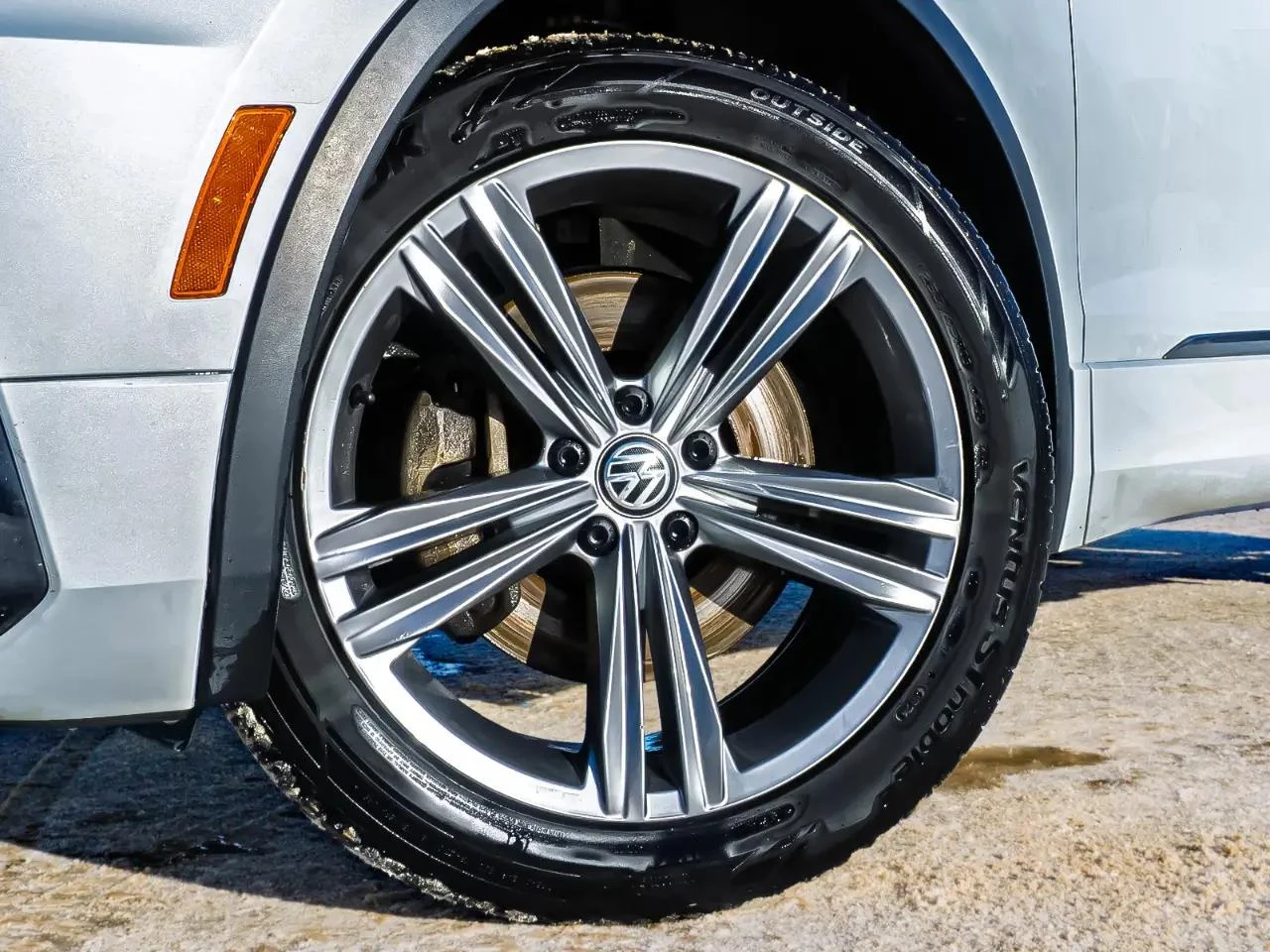 VW Tiguan Highline* R-line* 4motion* Пано* Подгреви* 360 - изображение 8