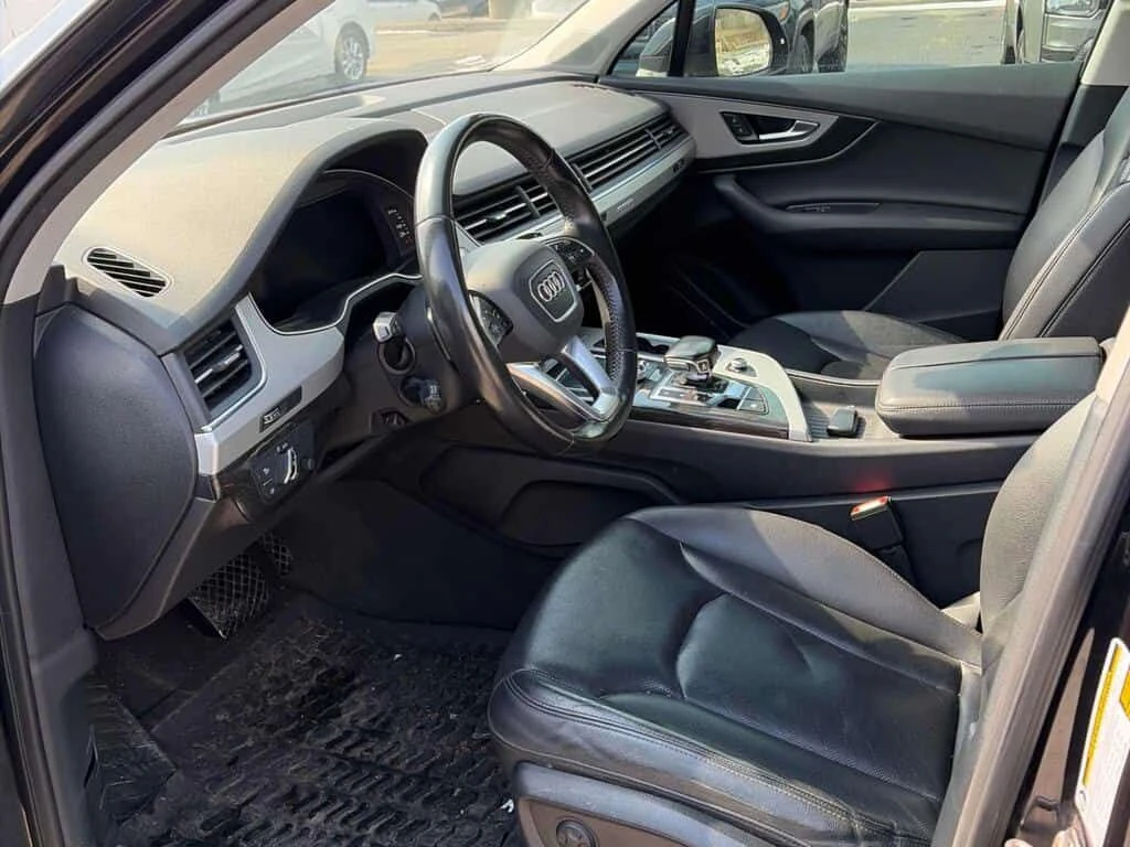 Audi Q7 * 3.0T PROGRESSIV * NAVI/LEATHER/PANO ROOF/LOADED*, снимка 2 - Автомобили и джипове - 54058144