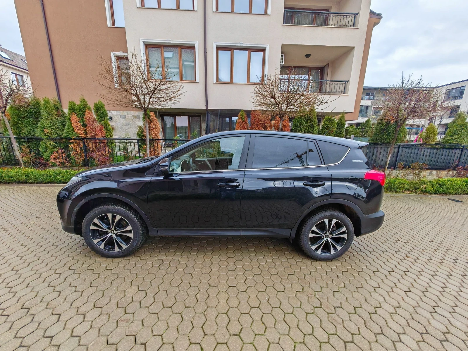 Toyota Rav4 4WD 84K КМ РЕАЛНИ edition 20th anniversary , снимка 6 - Автомобили и джипове - 54088134