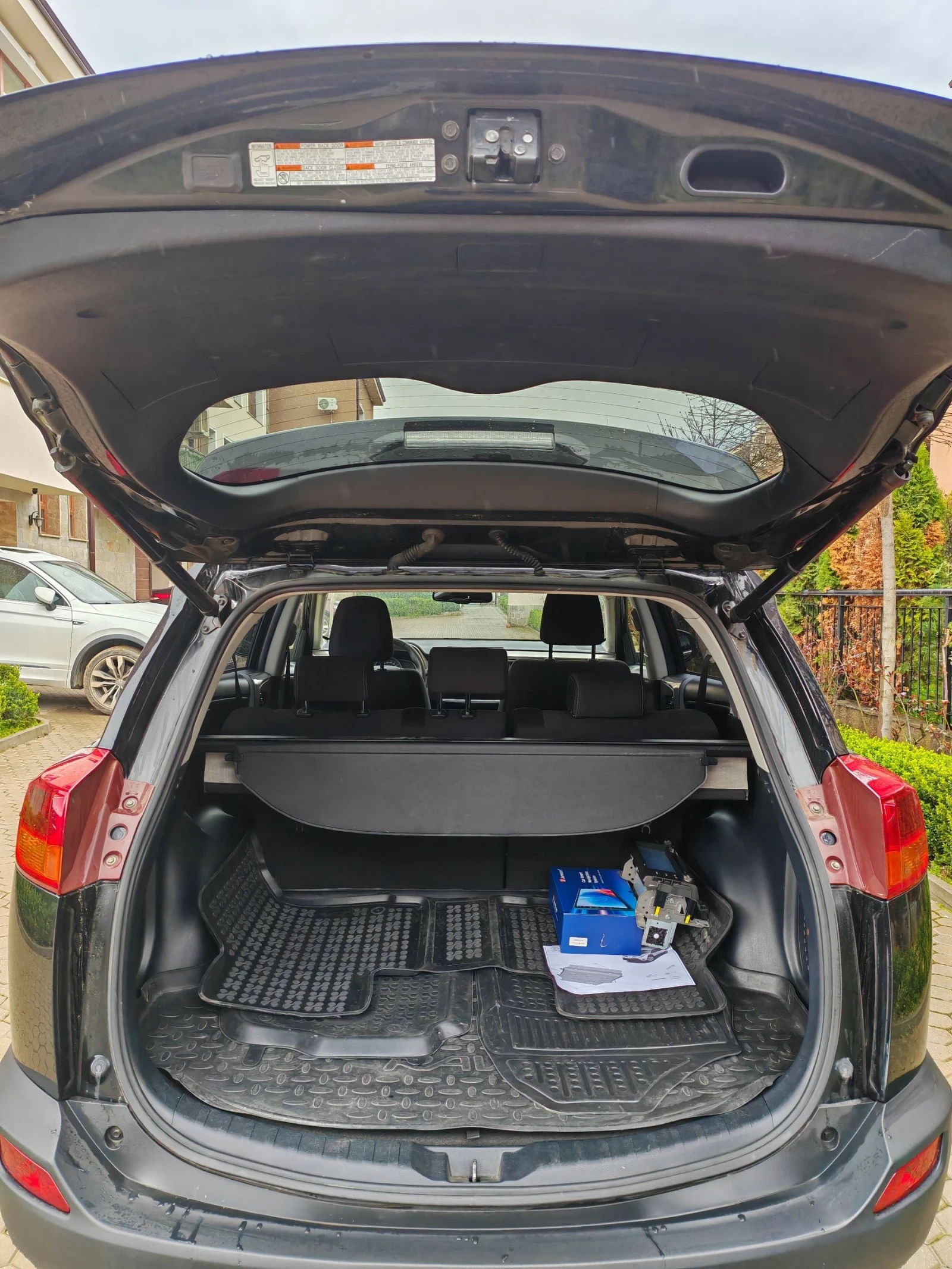 Toyota Rav4 4WD 84K КМ РЕАЛНИ edition 20th anniversary , снимка 13 - Автомобили и джипове - 54088134