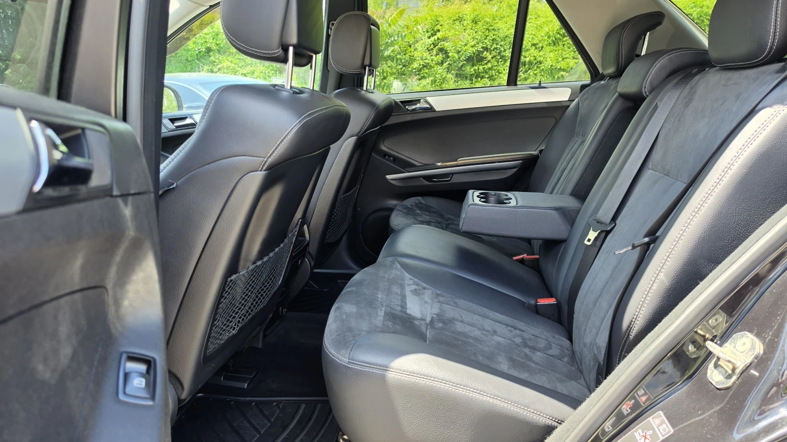 Mercedes-Benz ML 320 Перфектен обслужен , снимка 13 - Автомобили и джипове - 55144200