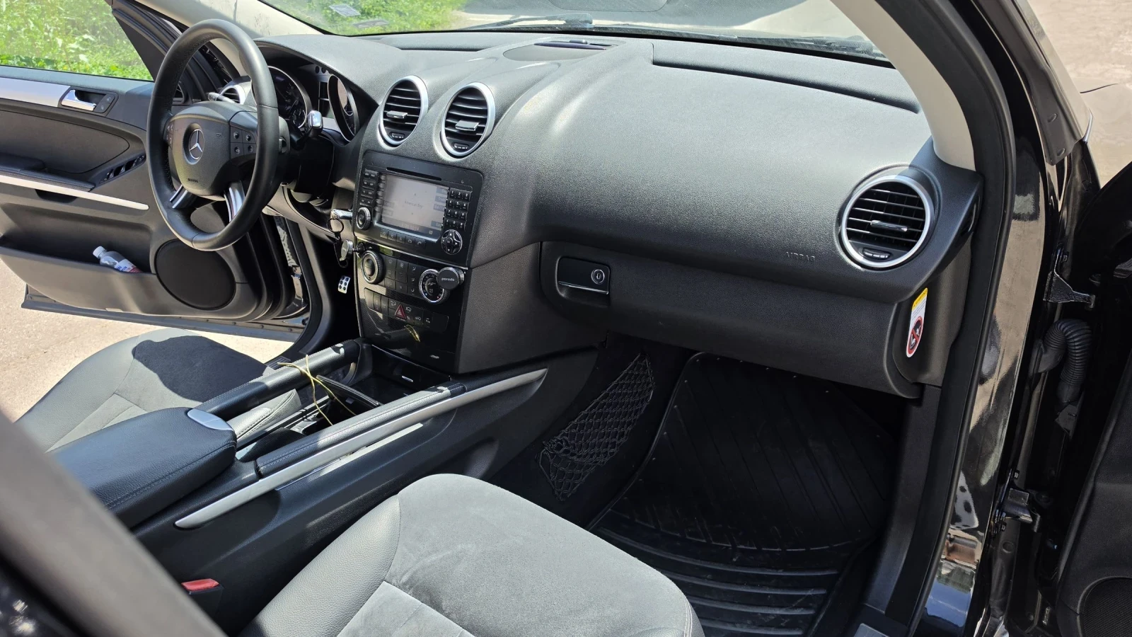 Mercedes-Benz ML 320 Перфектен обслужен , снимка 17 - Автомобили и джипове - 55144200