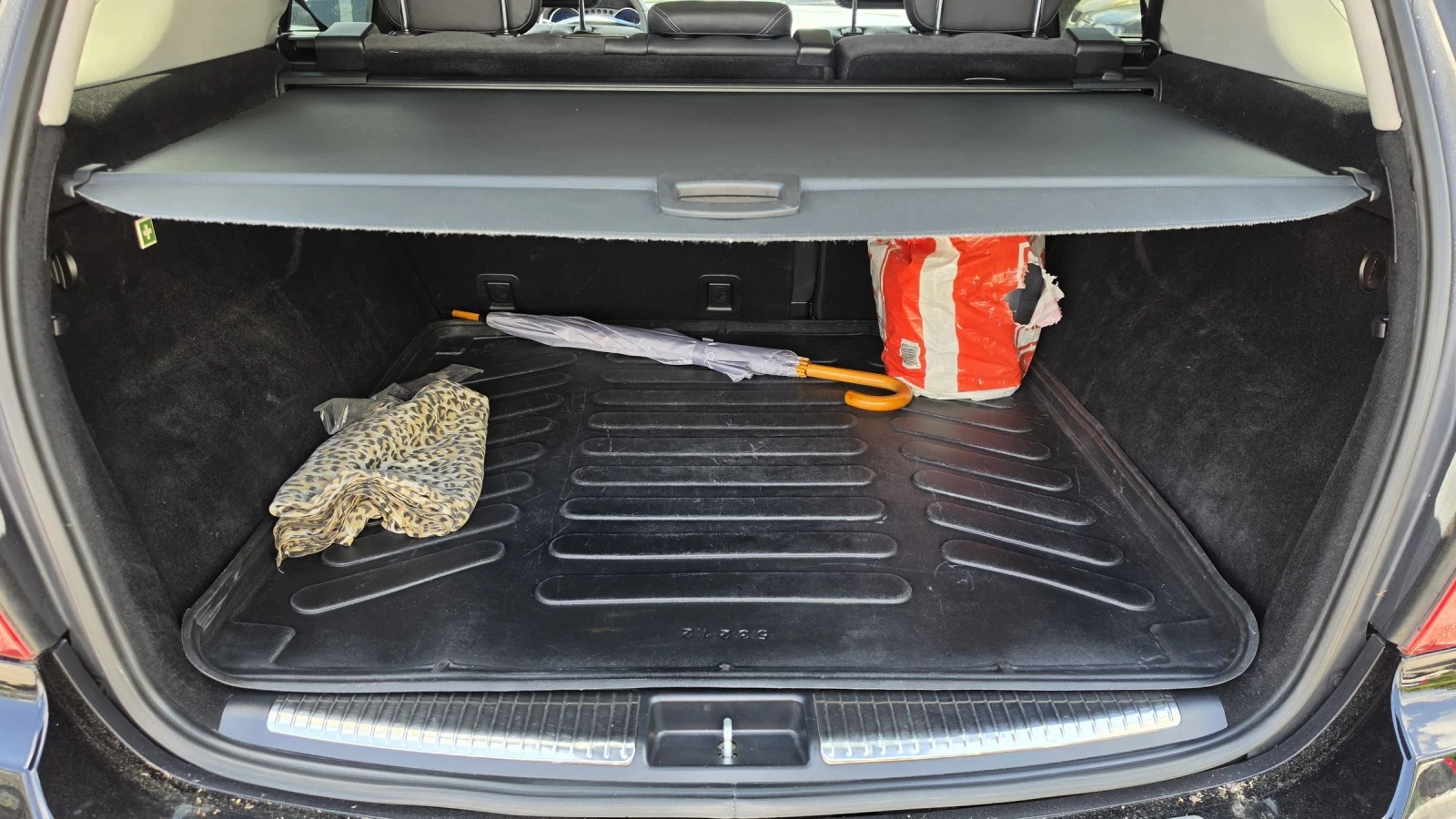 Mercedes-Benz ML 320 Перфектен обслужен , снимка 14 - Автомобили и джипове - 55144200