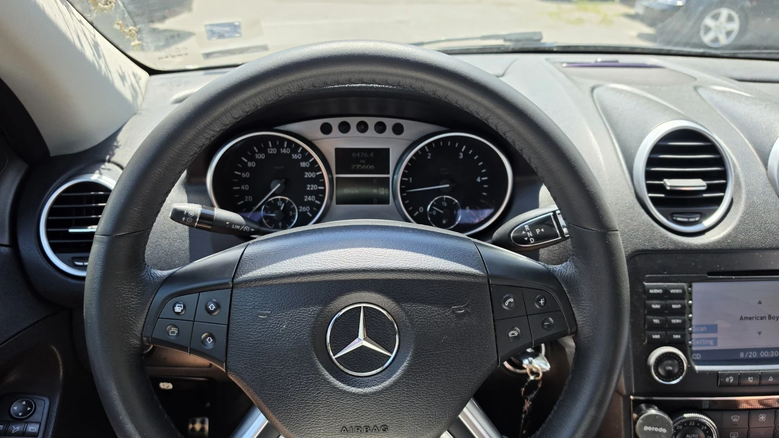 Mercedes-Benz ML 320 Перфектен обслужен , снимка 10 - Автомобили и джипове - 55144200
