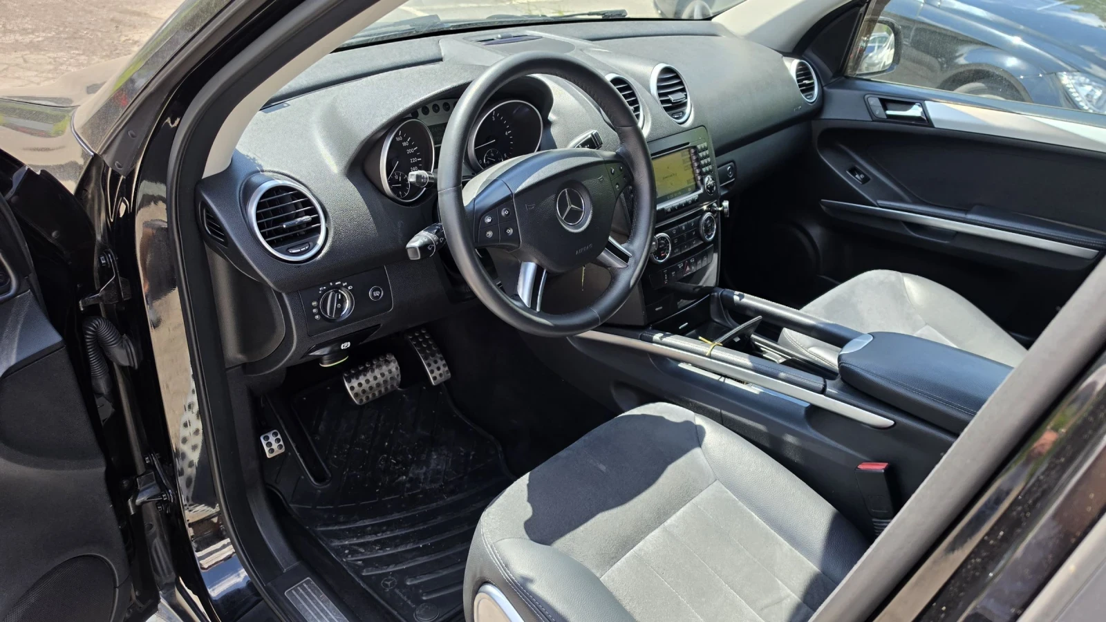 Mercedes-Benz ML 320 Перфектен обслужен , снимка 12 - Автомобили и джипове - 55144200