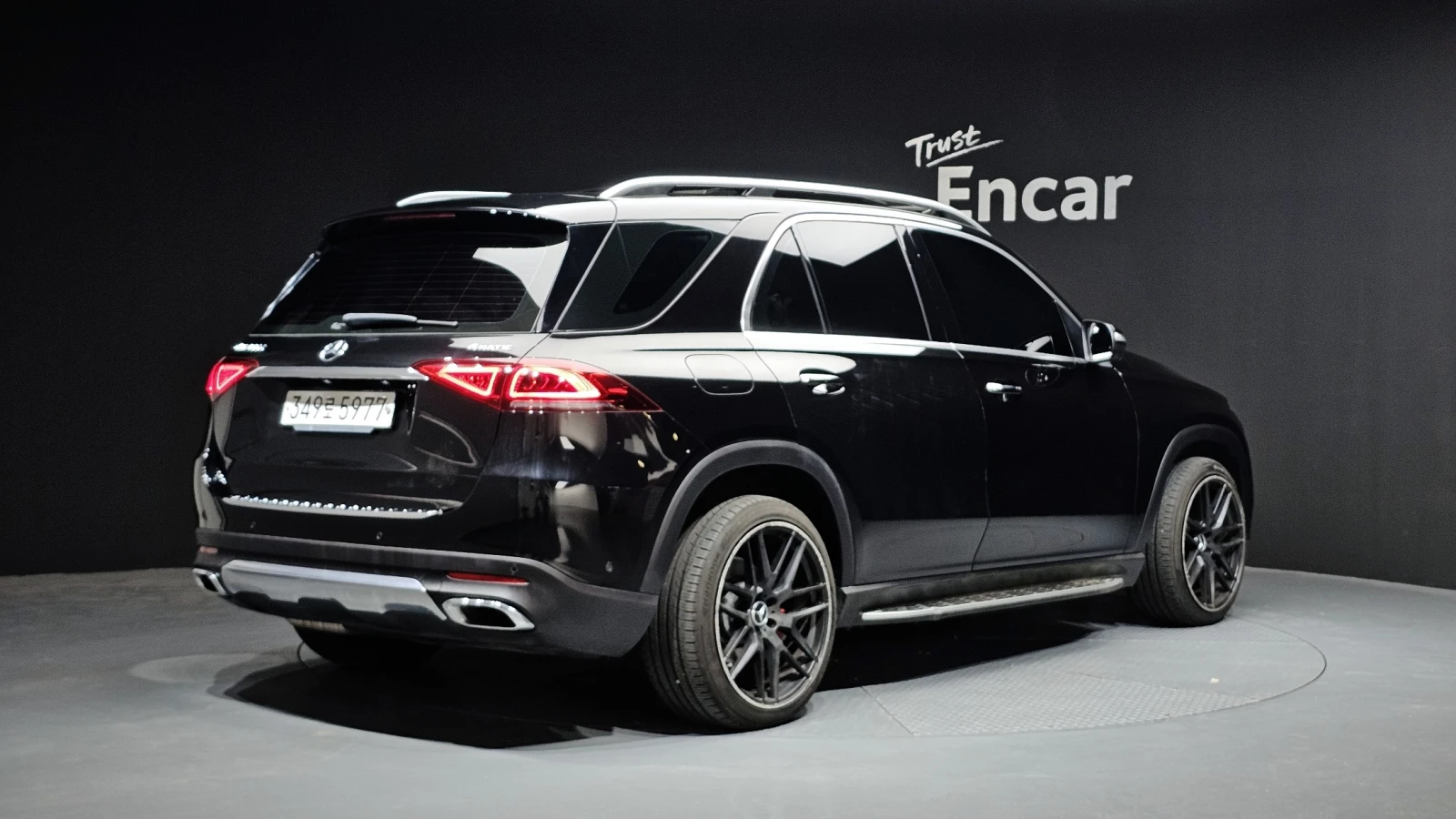 Mercedes-Benz GLE 300 * ПАНОРАМА * 2 КЛЮЧА * АМБИЕНТНО * , снимка 5 - Автомобили и джипове - 55283470