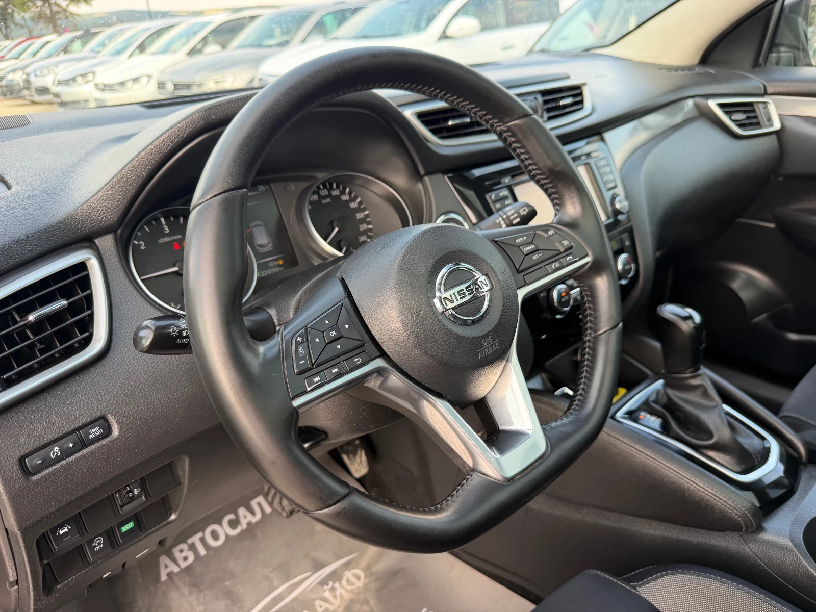 Nissan Qashqai 1.6DCI TEKNA+ XTRONIC CAMERA360 PANO KEY LESS DIST, снимка 9 - Автомобили и джипове - 55837943