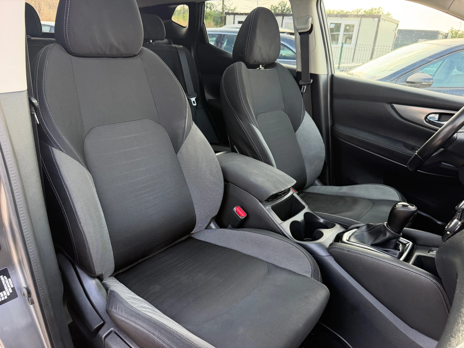 Nissan Qashqai 1.6DCI TEKNA+ XTRONIC CAMERA360 PANO KEY LESS DIST, снимка 11 - Автомобили и джипове - 55837943