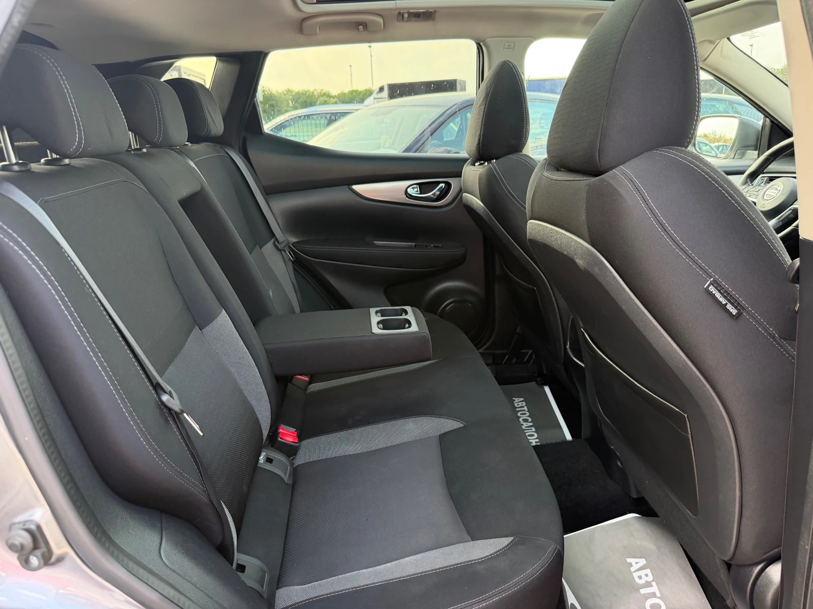 Nissan Qashqai 1.6DCI TEKNA+ XTRONIC CAMERA360 PANO KEY LESS DIST, снимка 13 - Автомобили и джипове - 55837943