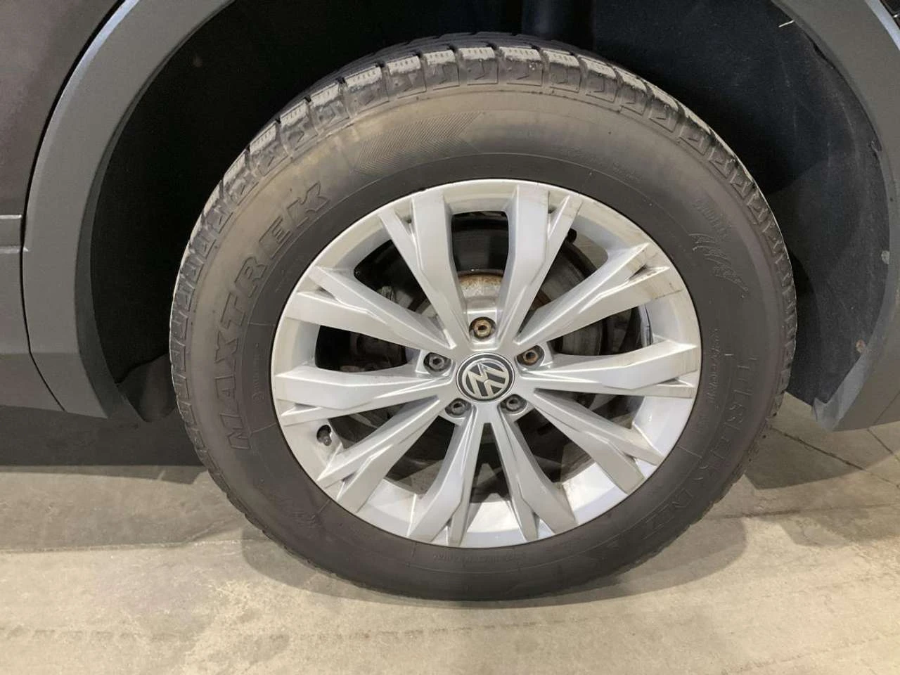 VW Tiguan TRENDLINE  AWD  CAMERA RECUL  CRUISE  A/C | Mobile.bg � ����������� 4