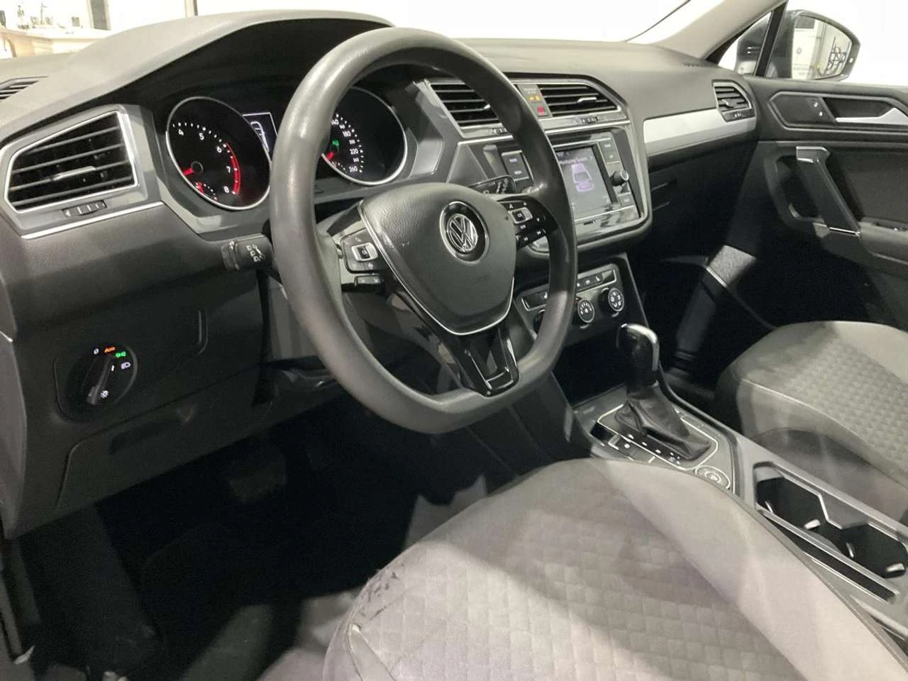 VW Tiguan TRENDLINE  AWD  CAMERA RECUL  CRUISE  A/C | Mobile.bg � ����������� 11