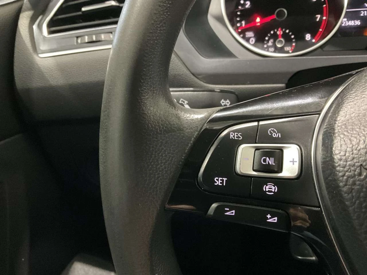 VW Tiguan TRENDLINE  AWD  CAMERA RECUL  CRUISE  A/C | Mobile.bg � ����������� 17