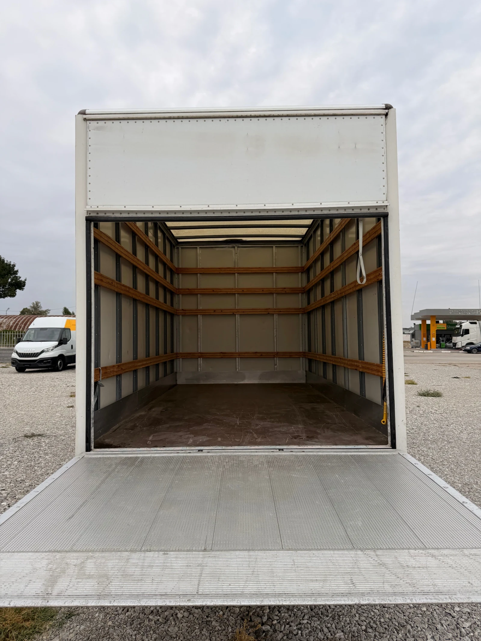 VW Crafter Внос Швейцария!, снимка 14 - Бусове и автобуси - 56249071