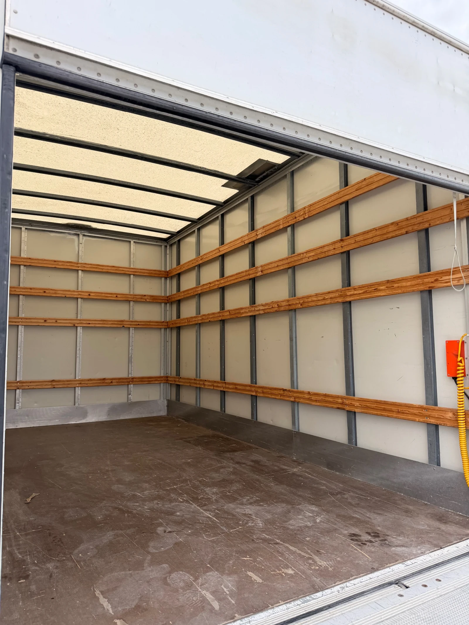 VW Crafter Внос Швейцария!, снимка 15 - Бусове и автобуси - 56249071
